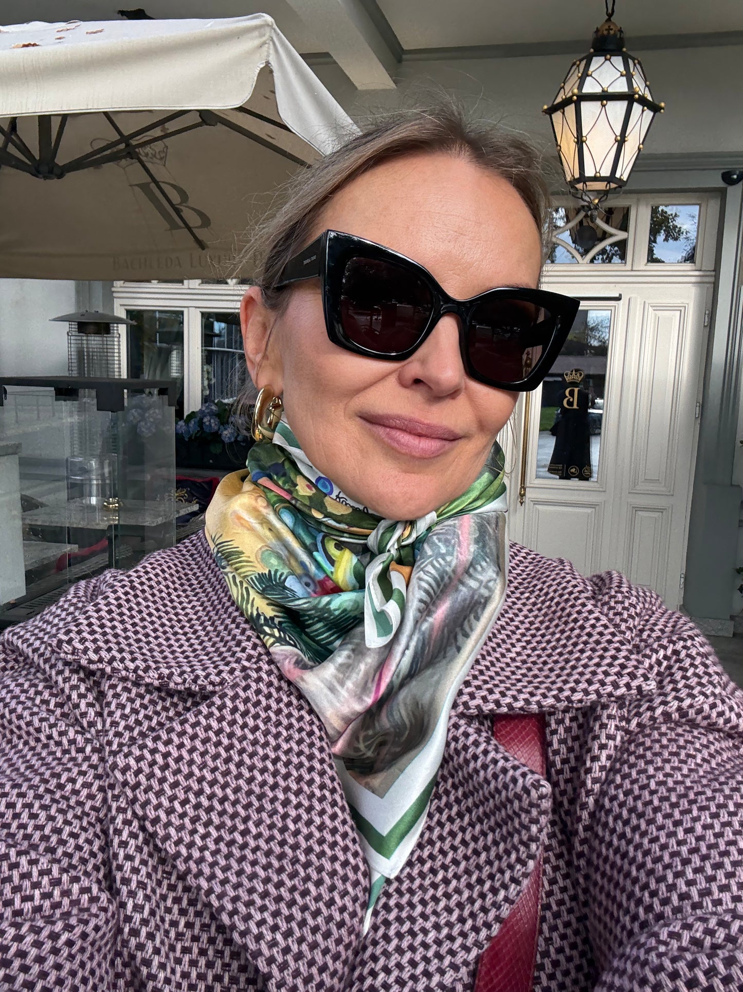 GOOD COMPANY — Art Silk Scarf (90×90 cm)